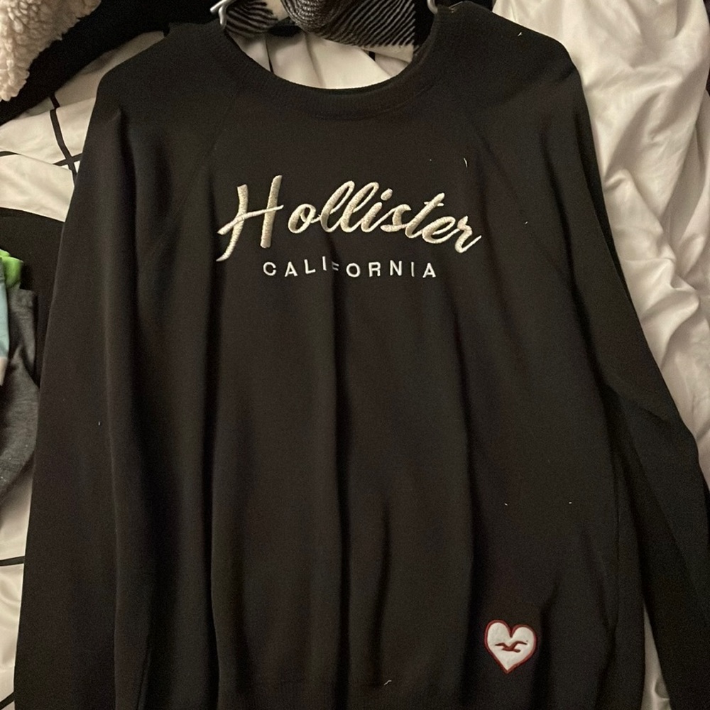 Hollister black sweater (M)